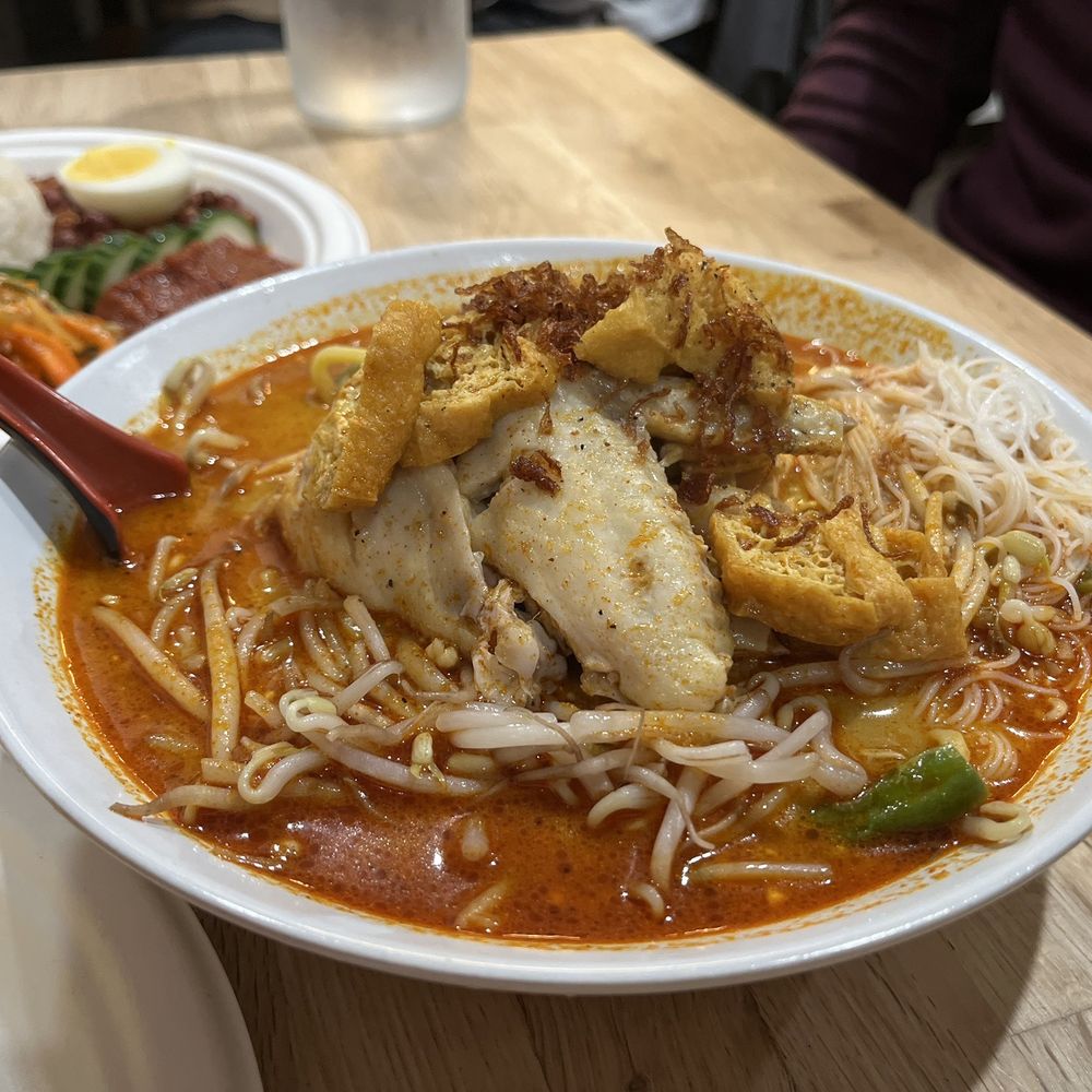 Curry Mee with Hainanese Chicken Curry Mee with Hainanese Chicken