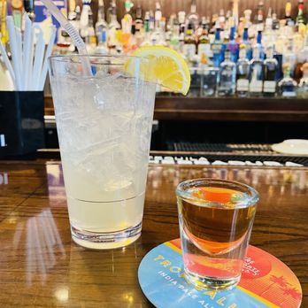 Hudson Grille- Tucker - ATL lond Island w/peachvpuree - Sports Bars Near Me - Tucker, Georgia