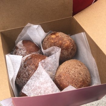 Leonard's Bakery Malasadamobile - Food Trucks Near Me - Honolulu, Hawaii