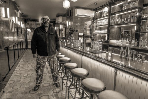 Bunton’s World Famous by null