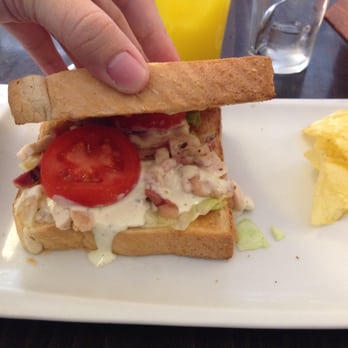 Café & Té - Chicken Club Sandwich. Looks disgusting..Tastes...ewww. - Cafeteria Near Me - Seville, SE Café & Té - Chicken Club Sandwich. Looks disgusting..Tastes...ewww. - Cafeteria Near Me - Seville, SE