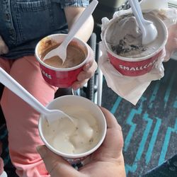 Smallcakes Longview - Single Cookies-N-Cream Cookie butter Chocolate