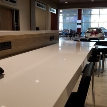 Palm Beach Toyota - Power sockets on the island seating here... Giving me a bit of Starbucks vibe. Nice for waiting for your car I think - Car Dealers Near Me - West Palm Beach, Florida
