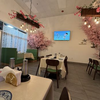 Ni Hao - Interior - Chinese Near Me - Spring, Texas