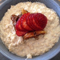 Victory Cafe - Porridge with figs and fresh strawberries