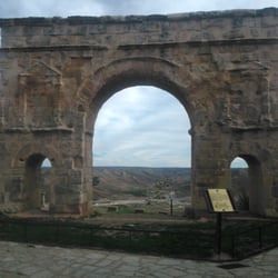 Arco Romano de Medinaceli - El Arco de Medinaceli es uno de los únicos tres ejemplares de arco del triunfo conservados actualmente en España.