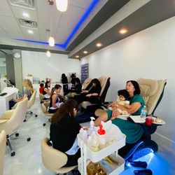 Ucare Nails Bar - Nails