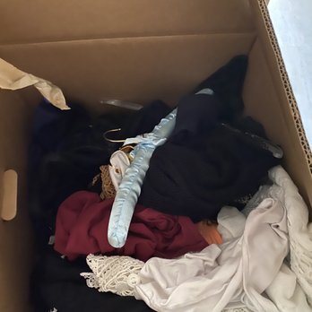 Commander Moving - This makes me want to cry to Have strangers throwing my things around really hurts - Movers Near Me - Hayward, California