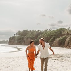 Kate Fretland Portrait Studio - George and Claire Kittle on the beaches of Mexico