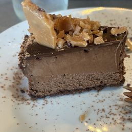Chocolate cheesecake with toffee crumbles Chocolate cheesecake with toffee crumbles
