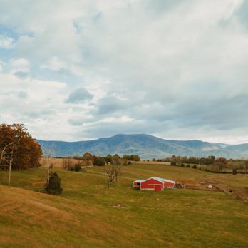 Lucas Cabins - Vacation Rentals Near Me - Luray, Virginia