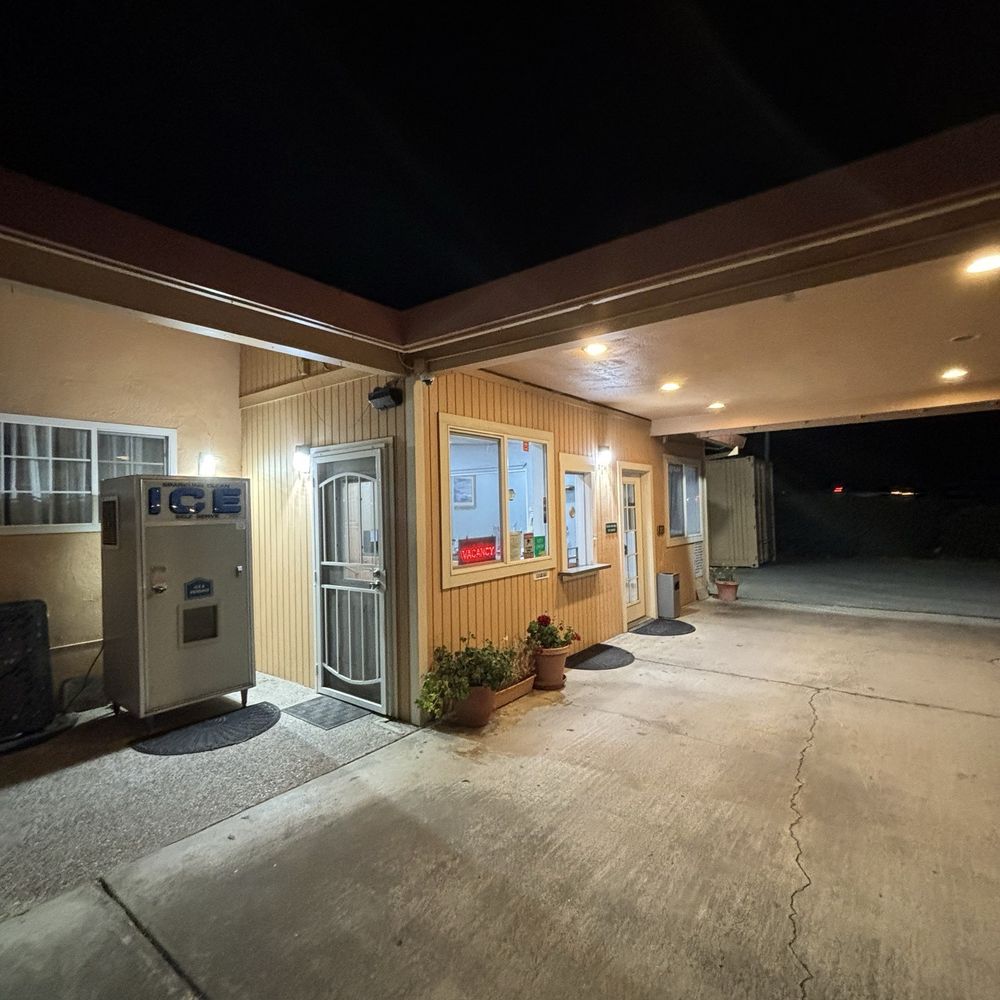 Travel Inn - Outside - Hotels Near Me - Gilroy, California Travel Inn - Outside - Hotels Near Me - Gilroy, California