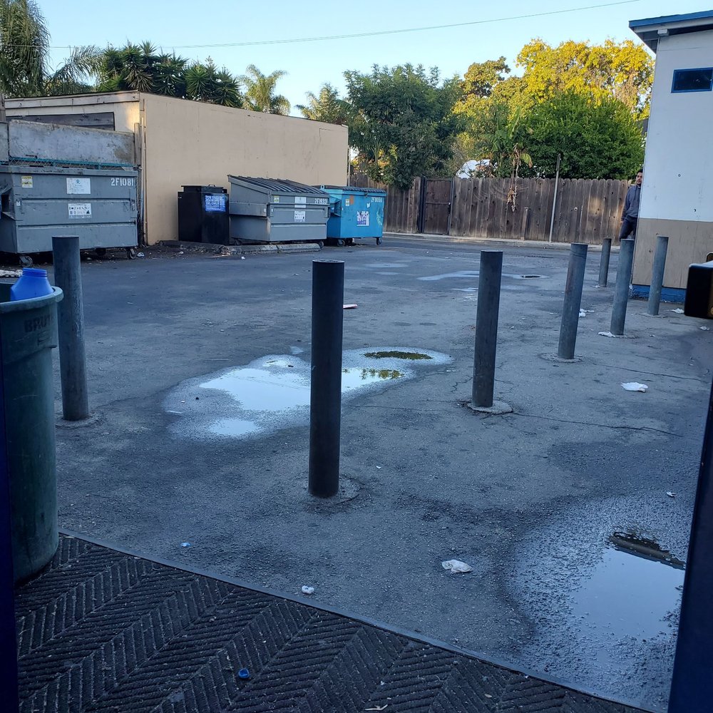 Quality Laundry - Parking lot is behind the side of the building. - Laundry Services Near Me - Menlo Park, California Quality Laundry - Parking lot is behind the side of the building. - Laundry Services Near Me - Menlo Park, California