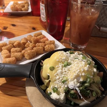 27 North - The Garden of Eatin: Mushrooms, peppers, onions, tomato, broccoli, feta cheese & topped w/ scallions. Oh, & by the way, It's "Benedict"! - Breakfast & Brunch Near Me - Conway, New Hampshire