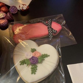 The Sugar Gallery - Bridal shower cookies - Custom Cakes Near Me