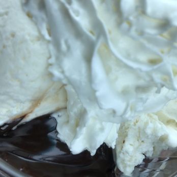 Bruster's Real Ice Cream - Hot fudge sundae - Ice Cream & Frozen Yogurt Near Me - Indian Trail, North Carolina