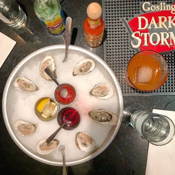 The Summit Bar - Oyster happy hour! - Cocktail Bars Near Me - New York, New York