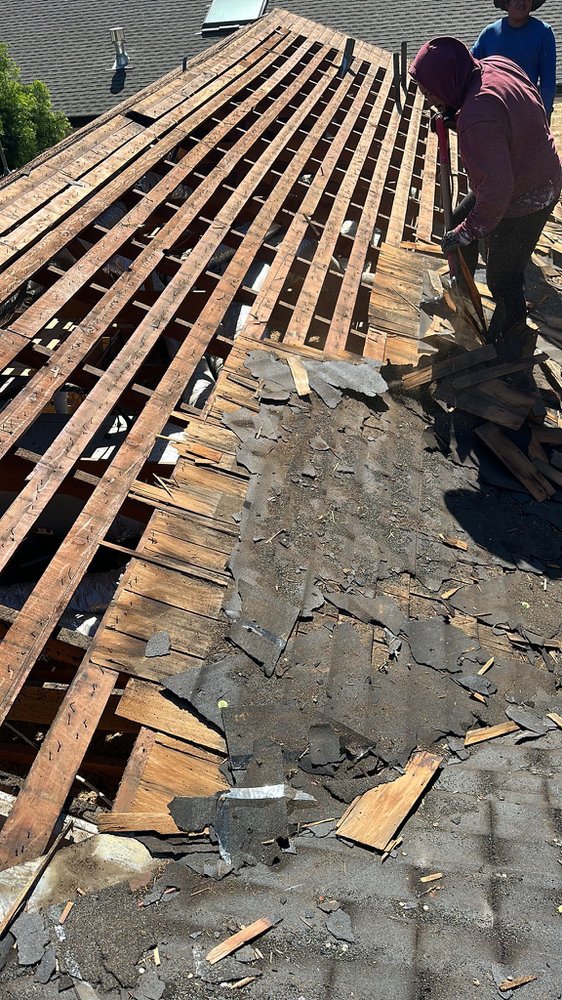 Slide of RDA Roofing