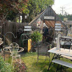 LA Junk Antiques - Outbuildings with more vintage