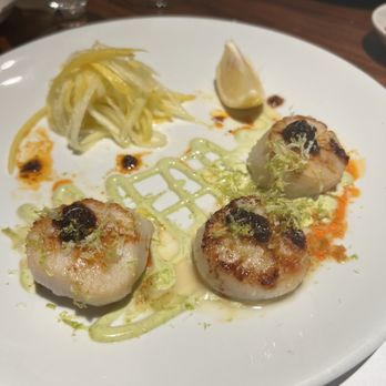Momiji SLU - Seared scallops - Sushi Bars Near Me - Seattle, Washington Momiji SLU - Seared scallops - Sushi Bars Near Me - Seattle, Washington