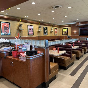 Ruby's Diner - Interior - Diners Near Me - Costa Mesa, California