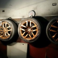 Psychotic Modifications - Thes wheels were done off the car  0 chance of overspray on the wheel hubs.