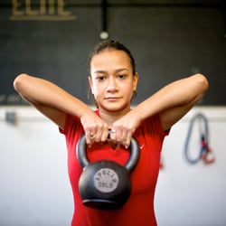 Kandu Fitness - Sabrina performing Kettlebell squat pulls.