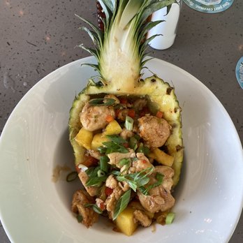 Bahama Breeze - Jerk Chicken Pineapple Bowl - Latin American Near Me - Charleston, South Carolina Bahama Breeze - Jerk Chicken Pineapple Bowl - Latin American Near Me - Charleston, South Carolina