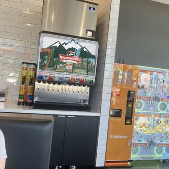 Mountain Mike's Pizza - Soda fountain - Chicken Wings Near Me - Pasadena, California