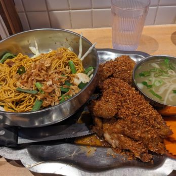 The Boat - Dry noodle - Vietnamese Near Me - Seattle, Washington