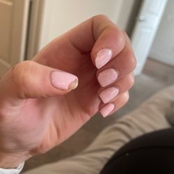 Gel chipped after THREE DAYS. Horrible.