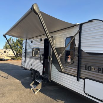 goHomePort Rentals - Exterior upon arrival - RV Rental Near Me - Longmont, Colorado goHomePort Rentals - Exterior upon arrival - RV Rental Near Me - Longmont, Colorado