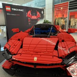 Altmarkt-Galerie - LEGO Ferrari