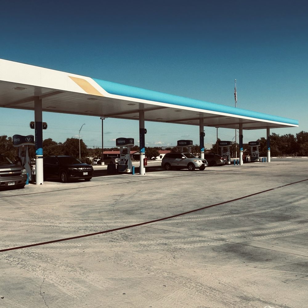 Valero - 10 pumps - Gas Stations Near Me - Cedar Park, Texas