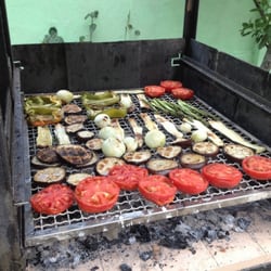 Buenaire - En verano, parrillada argentina (previa reserva) en expendida terraza. Un pequeño lujo y un enorme placer.