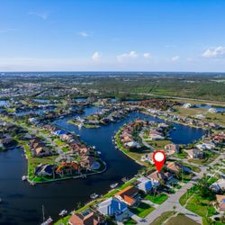 Royal Palms Vacation Rentals - Endless intercoastal canalways to explore with your boat or one of our 6 provided kayaks leading into beautiful Charlotte Harbor!