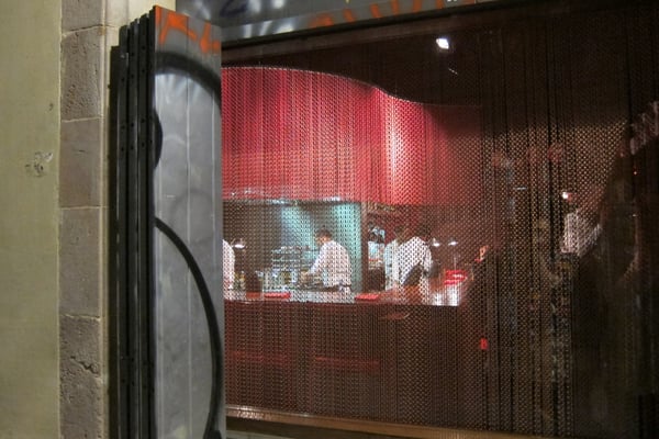 Dos Palillos by null