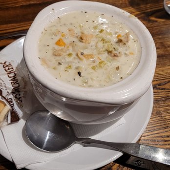 Marthas Vineyard Chowder Company - Martha 's Vineyard Clam Chowder - Seafood Near Me - Oak Bluffs, Massachusetts