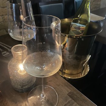 Saffron Modern Indian Dining - Pinot Gris - Indian Near Me - Milwaukee, Wisconsin Saffron Modern Indian Dining - Pinot Gris - Indian Near Me - Milwaukee, Wisconsin