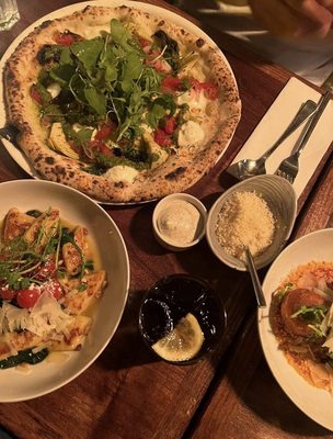 Paulies Pizza by null