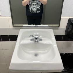 Shoreline RV Park - Clean sinks