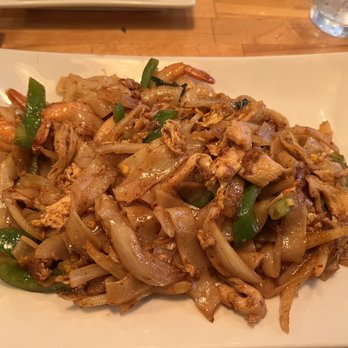 Mint Thai Kitchen - Flat noodle with chicken and shrimp, #2 spicy. Forget the fancy name. - Thai Near Me - Houston, Texas