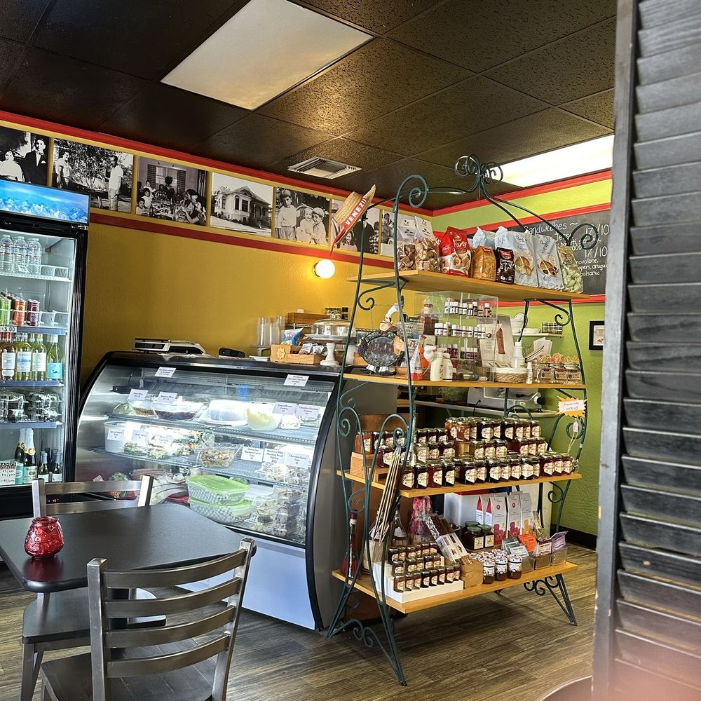 Paisano's Italian Kitchen - Front Counter - Italian Near Me - Rogue River, Oregon Paisano's Italian Kitchen - Front Counter - Italian Near Me - Rogue River, Oregon