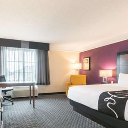La Quinta by Wyndham Shreveport Airport - Guest room