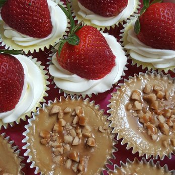 BakinMeCrazy - Original Classic topped with fresh strawberries (seasonal) & Caramel Toffee Coffee mini cheesecakes - Desserts Near Me BakinMeCrazy - Original Classic topped with fresh strawberries (seasonal) & Caramel Toffee Coffee mini cheesecakes - Desserts Near Me