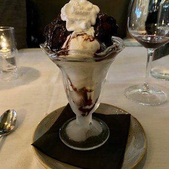 Crossroads Kitchen - Brownie Sundae - Vegan Near Me - Los Angeles, California Crossroads Kitchen - Brownie Sundae - Vegan Near Me - Los Angeles, California