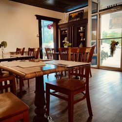 Anya Thai Cuisine - Cozy little dining area.