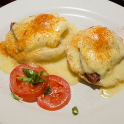 Samel's Deli and Catering - Eggs Benedict....mmmmm GOOD!