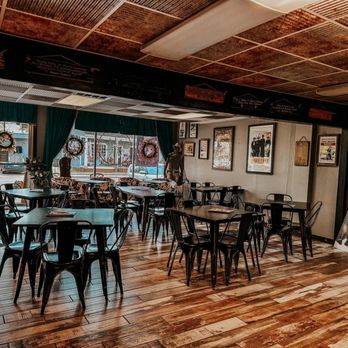 The Rusty Spur - Pure Western Charm, Simple and Cozy - Wraps Near Me - Nacogdoches, Texas