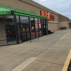 Big Lots - Front entrance